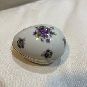Vintage Porcelain Egg Trinket Box Made in Japan Violet Flowers Gold Trim #07843